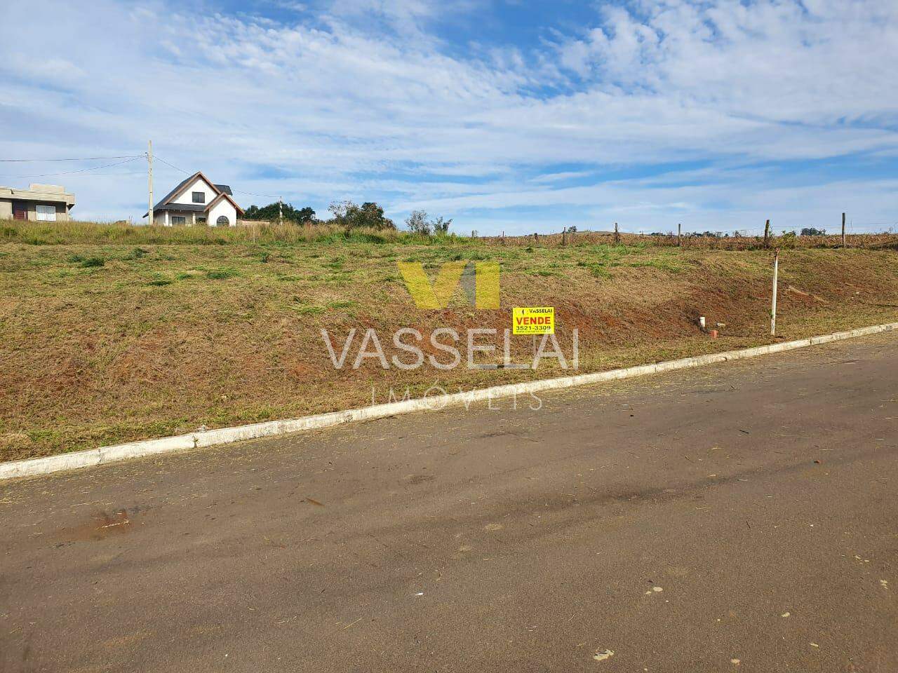 Terreno à venda no Centro: 7981af33-6bc2-4067-9af4-4f610412dd60.jpg