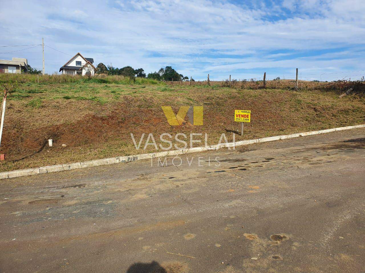 Terreno à venda no Centro: e0aaa080-f878-43cb-a741-fe555c937adb.jpg