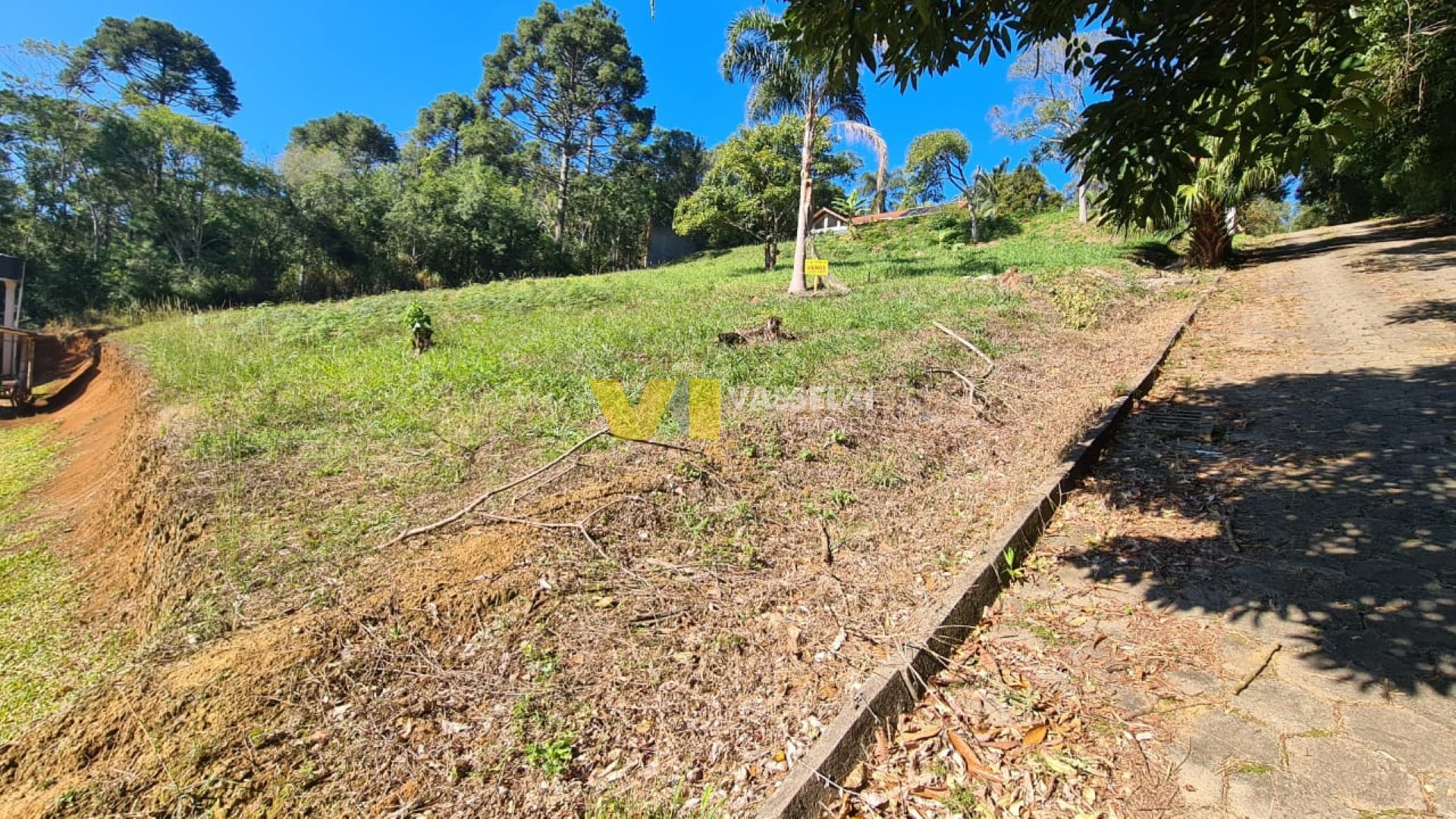 Terreno à venda no Fundo Canoas: 1.2.jpg
