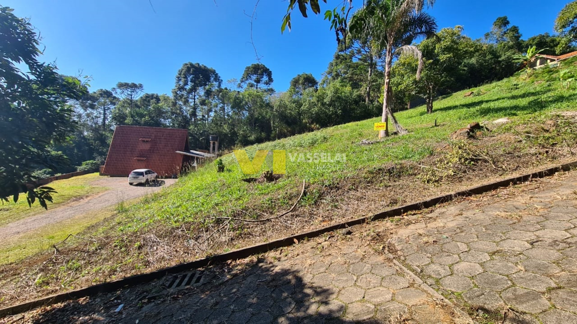 Terreno à venda no Fundo Canoas: 1.jpg