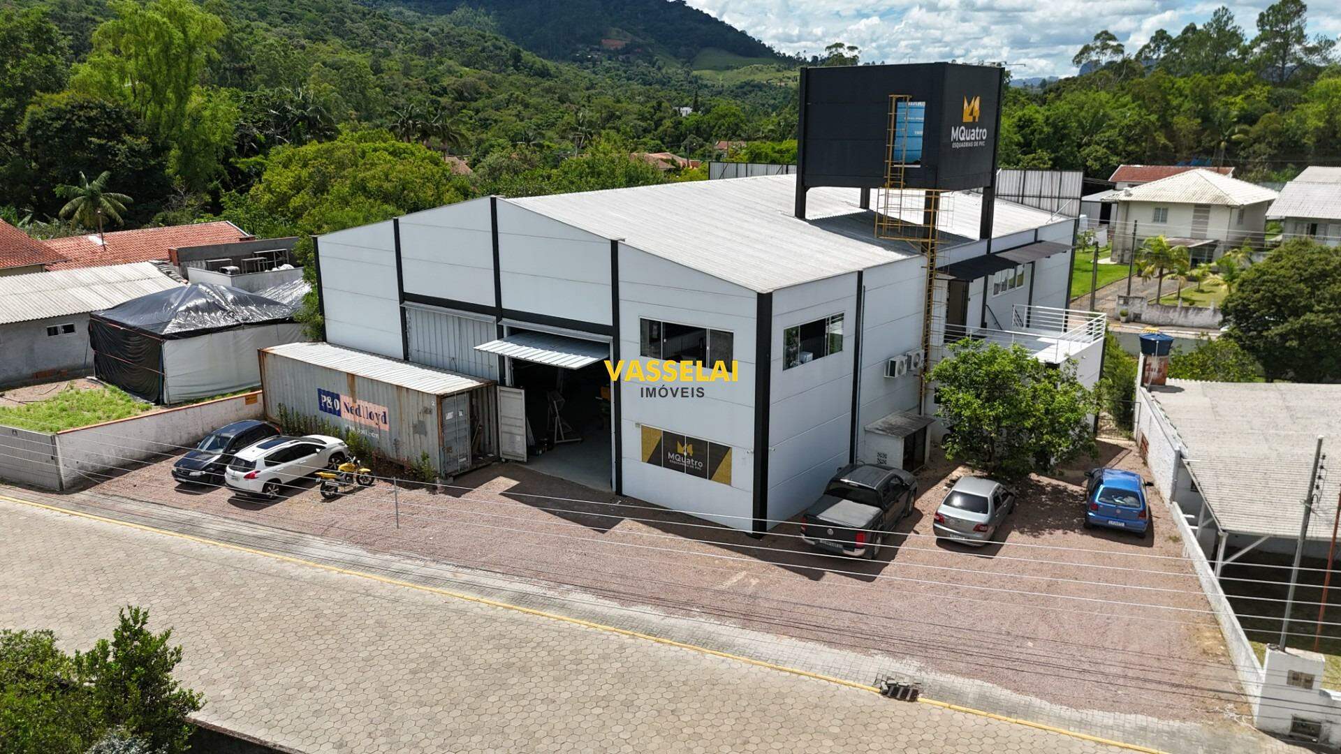 Galpão à venda no Fundo Canoas: 