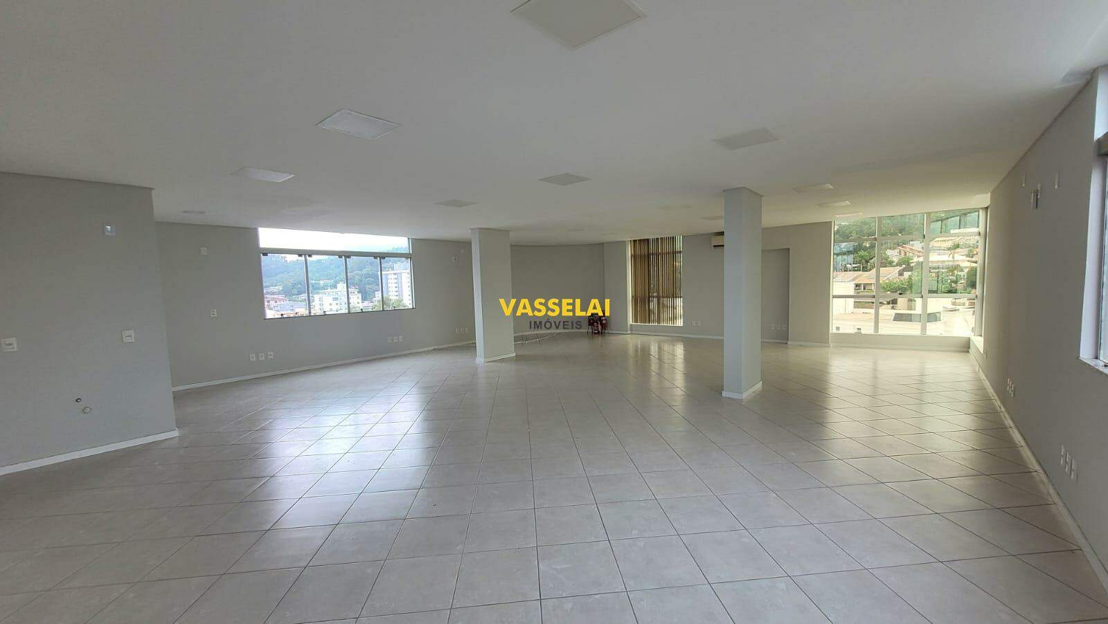 Sala para aluguel no Centro: 