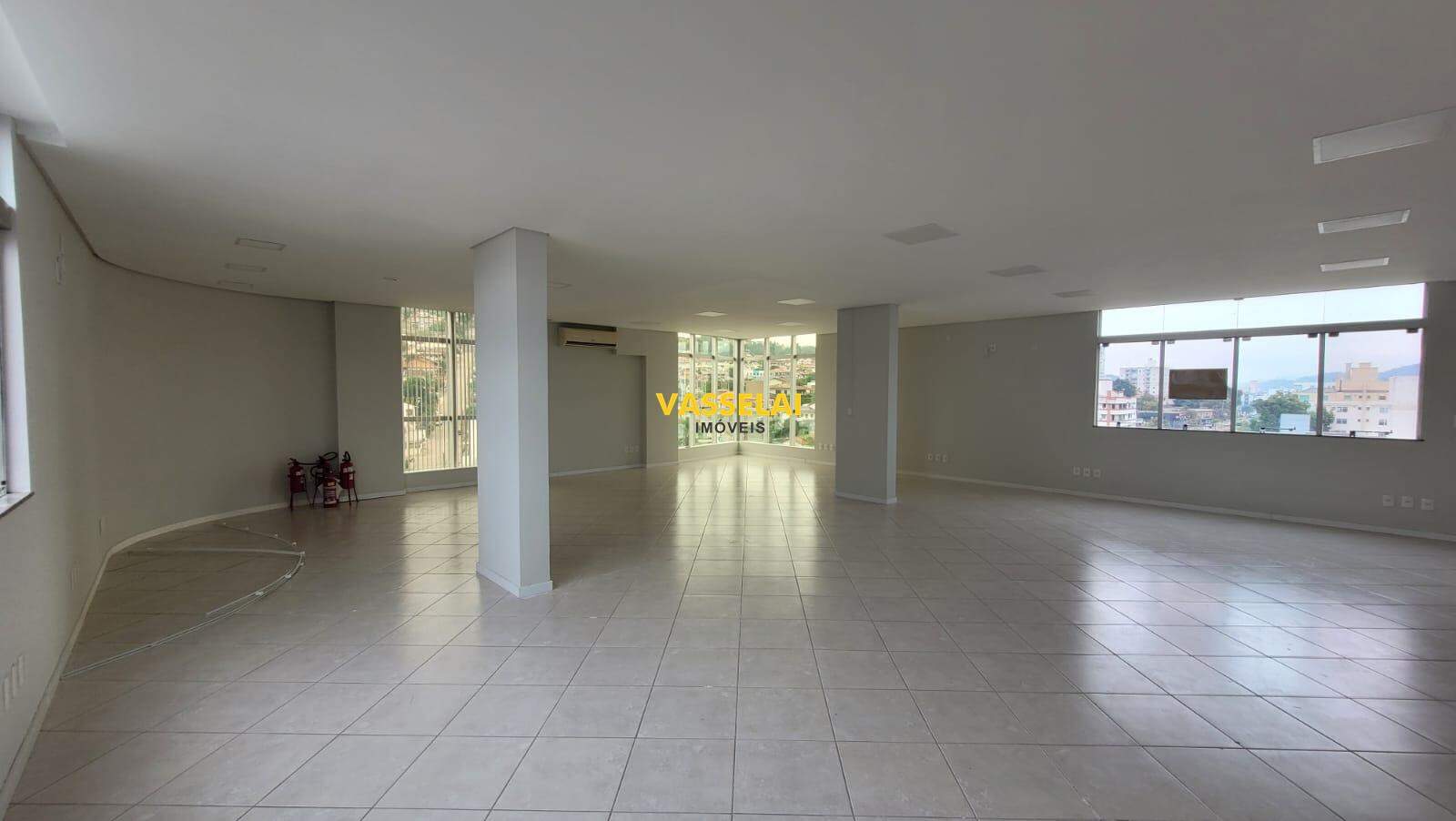 Sala para aluguel no Centro: 