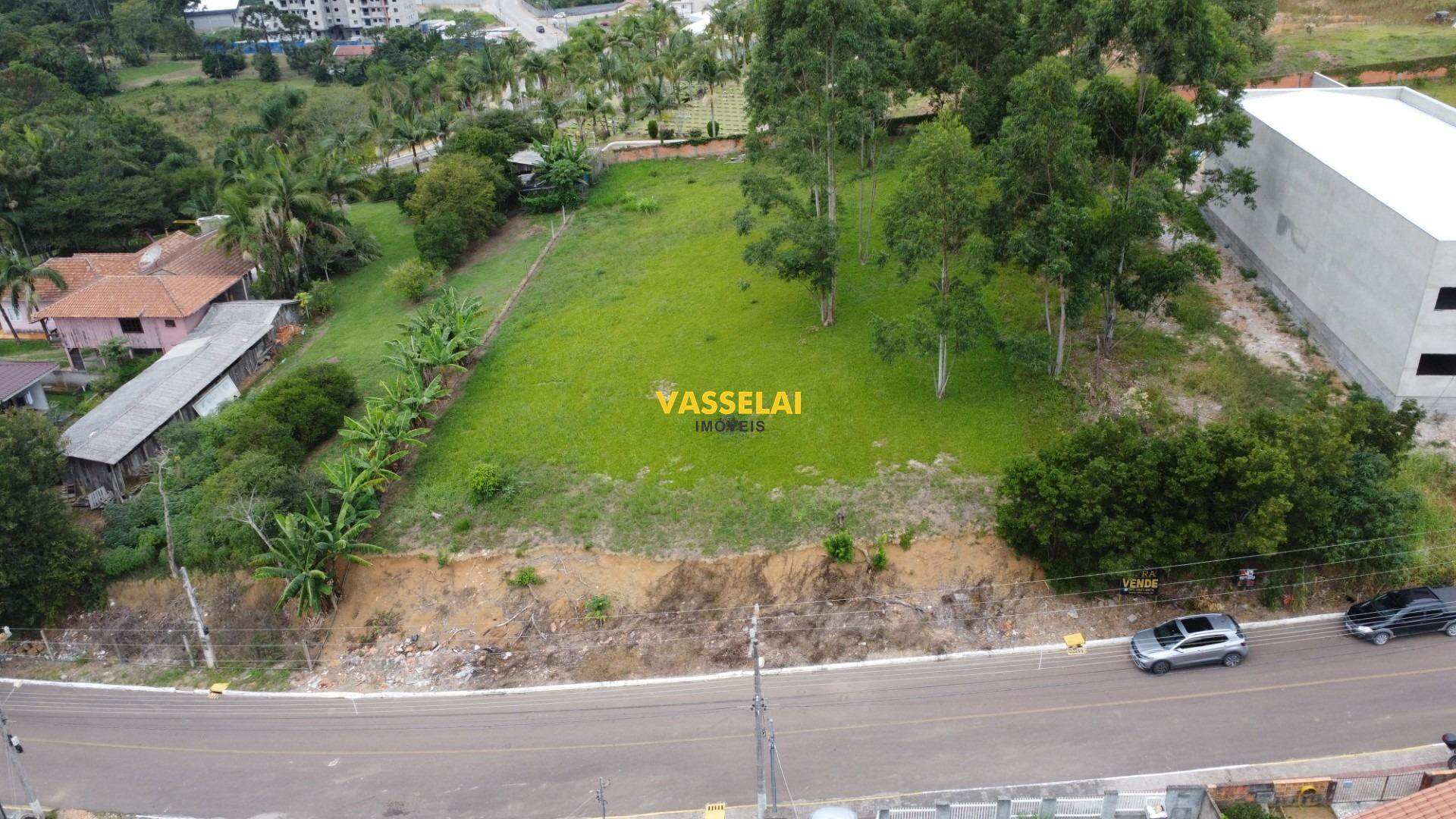 Terreno à venda no Fundo Canoas: 
