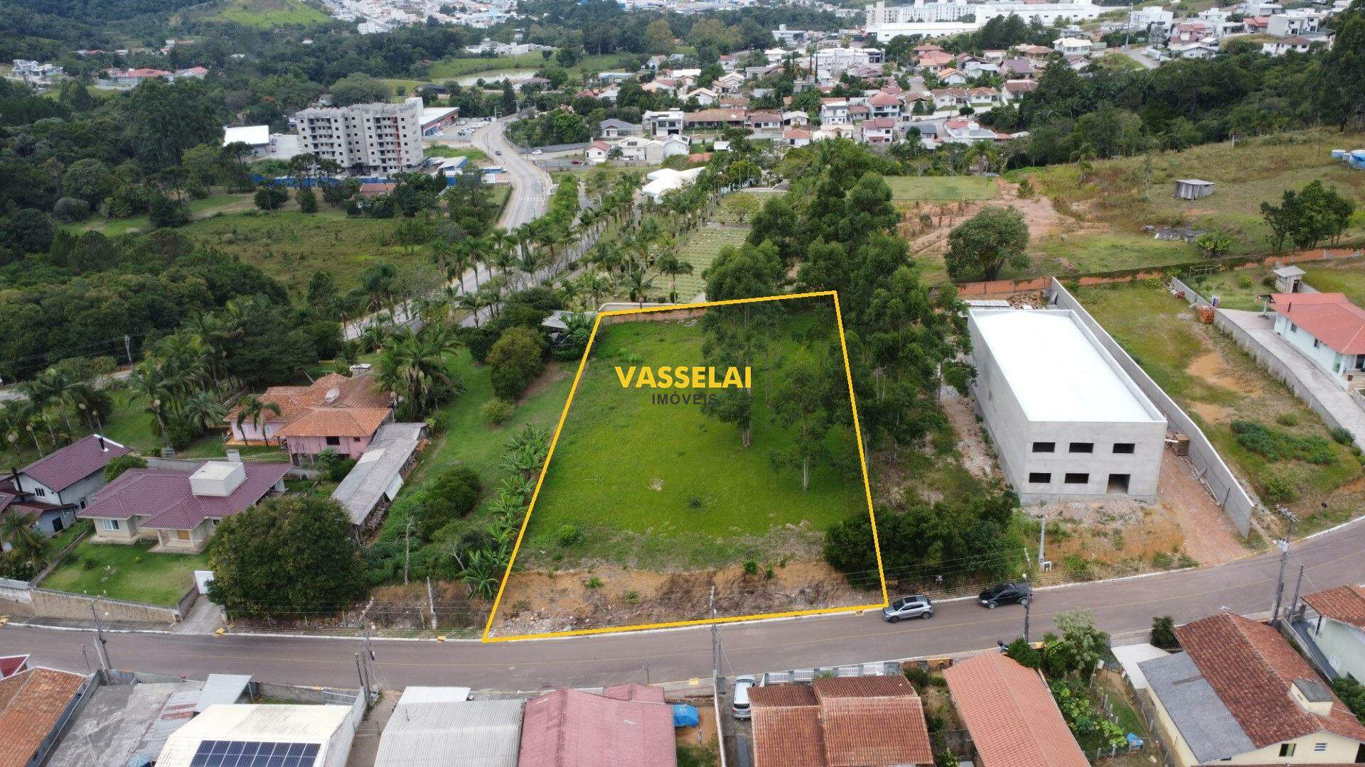 Terreno à venda no Fundo Canoas: 