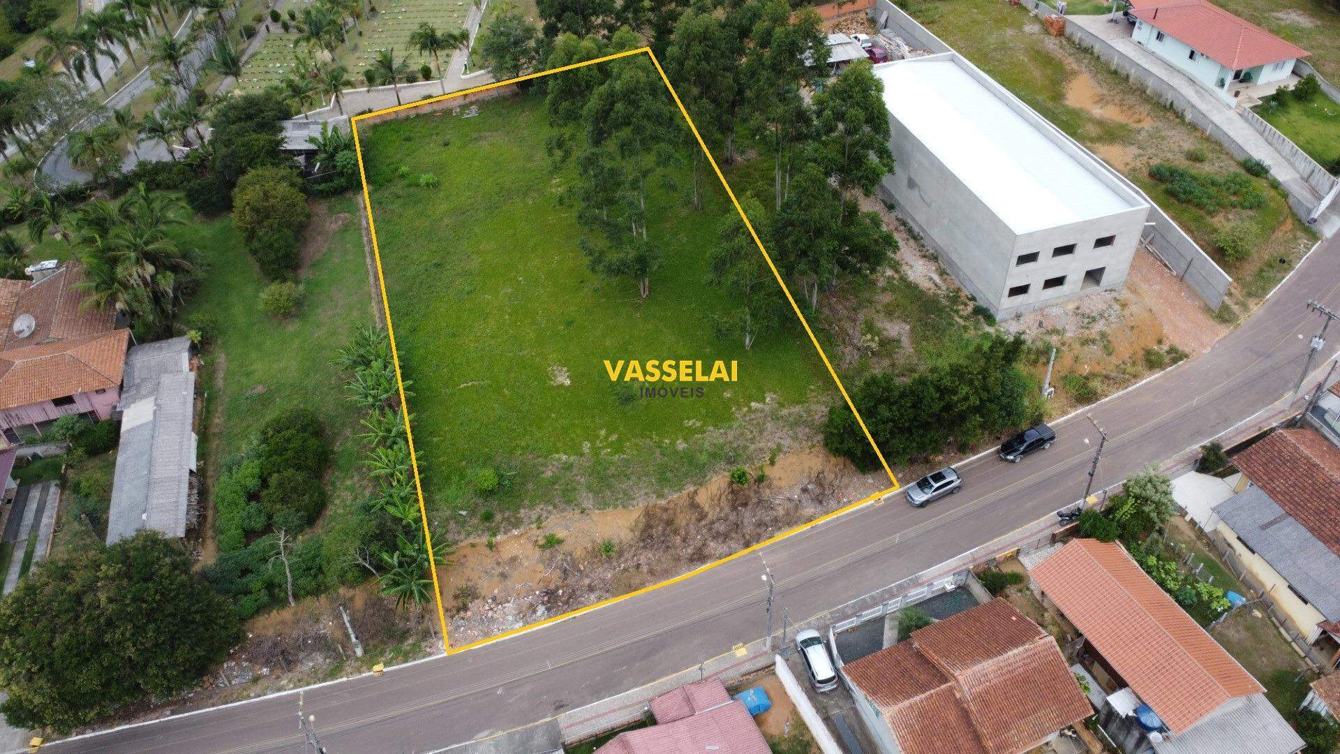 Terreno à venda no Fundo Canoas: 