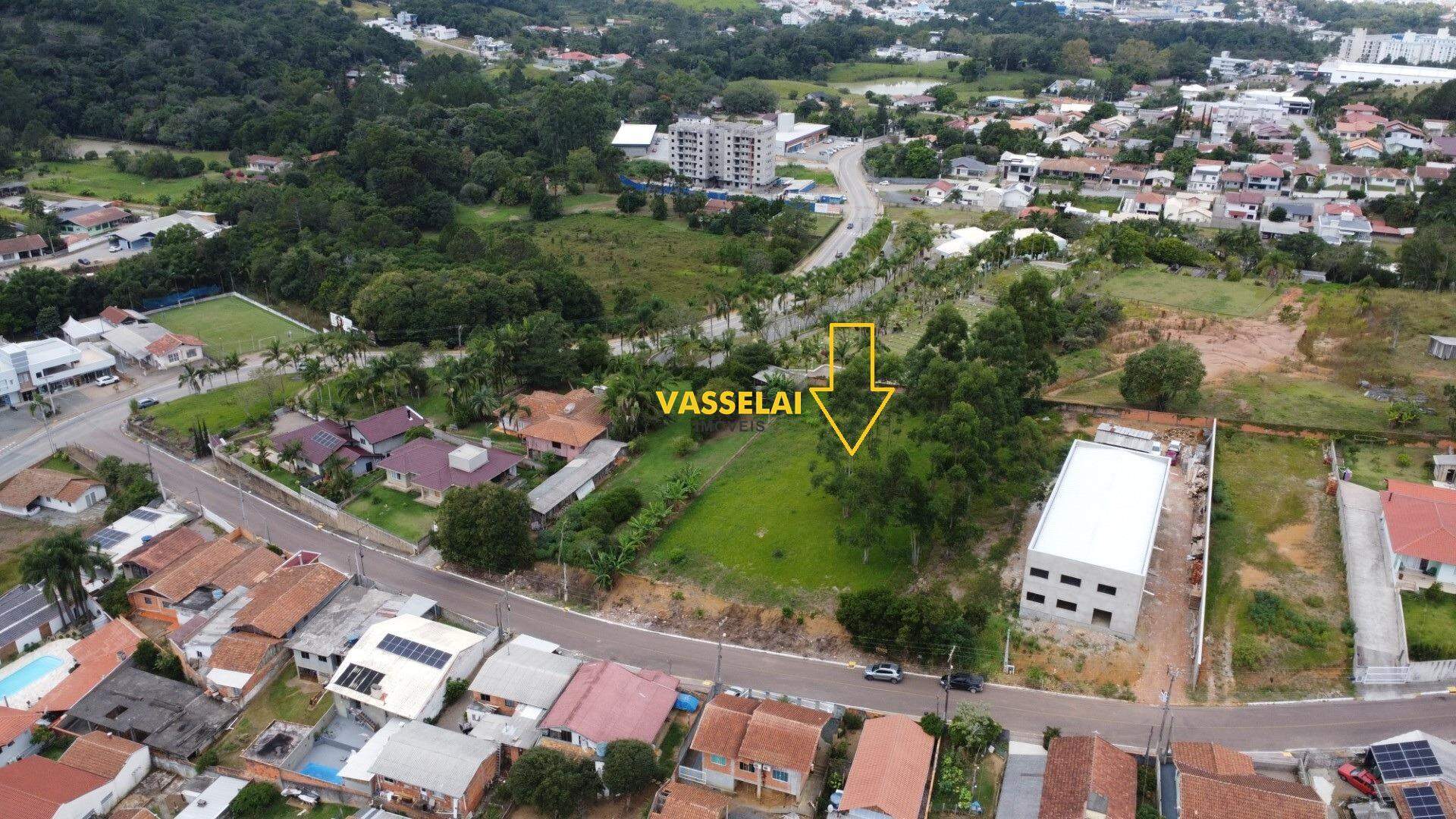 Terreno à venda no Fundo Canoas: 