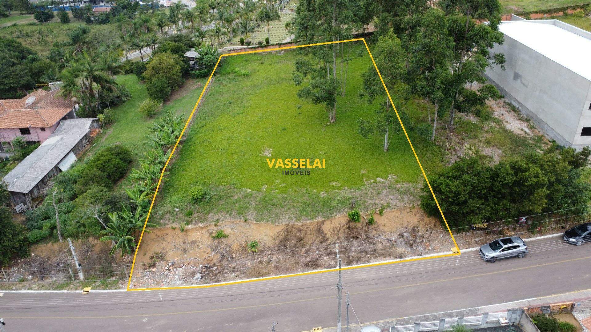 Terreno à venda no Fundo Canoas: 