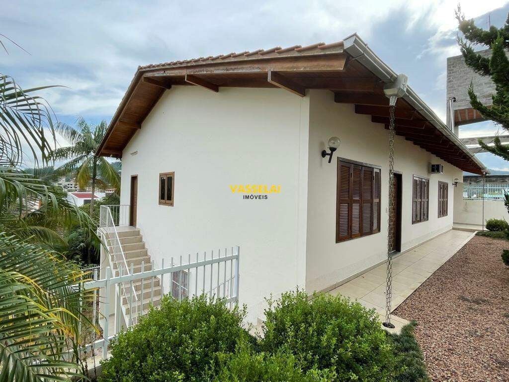 Casa à venda no Centro: