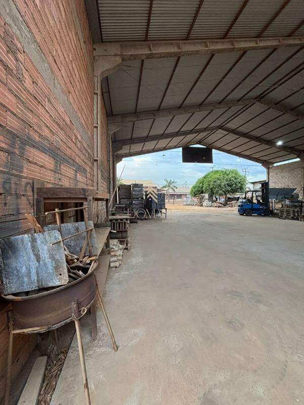 Barracão à venda no Setor Industrial I: 
