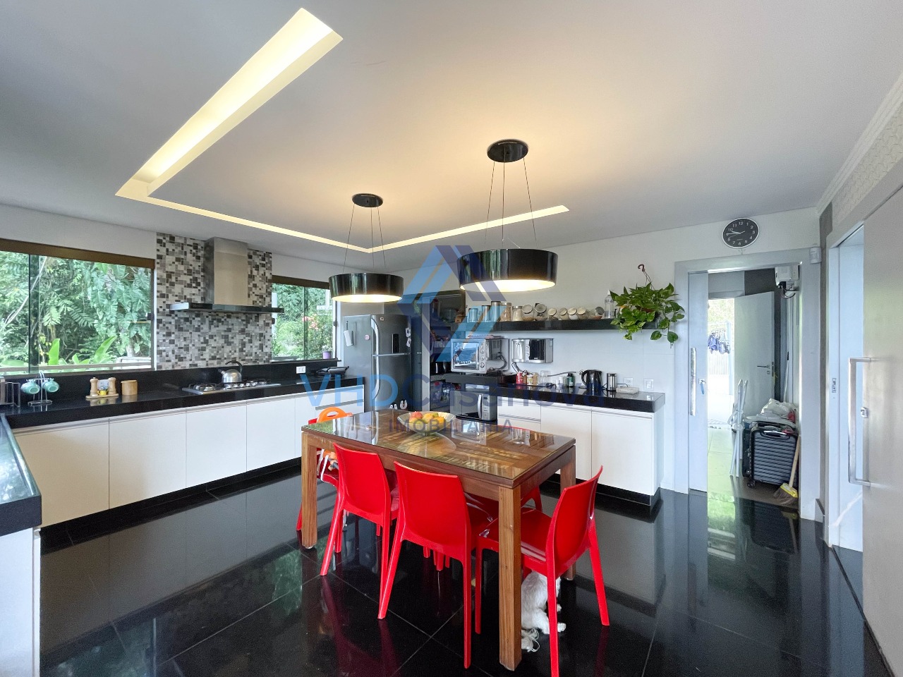 Casa à venda no Caminho dos Lagos: Cozinha