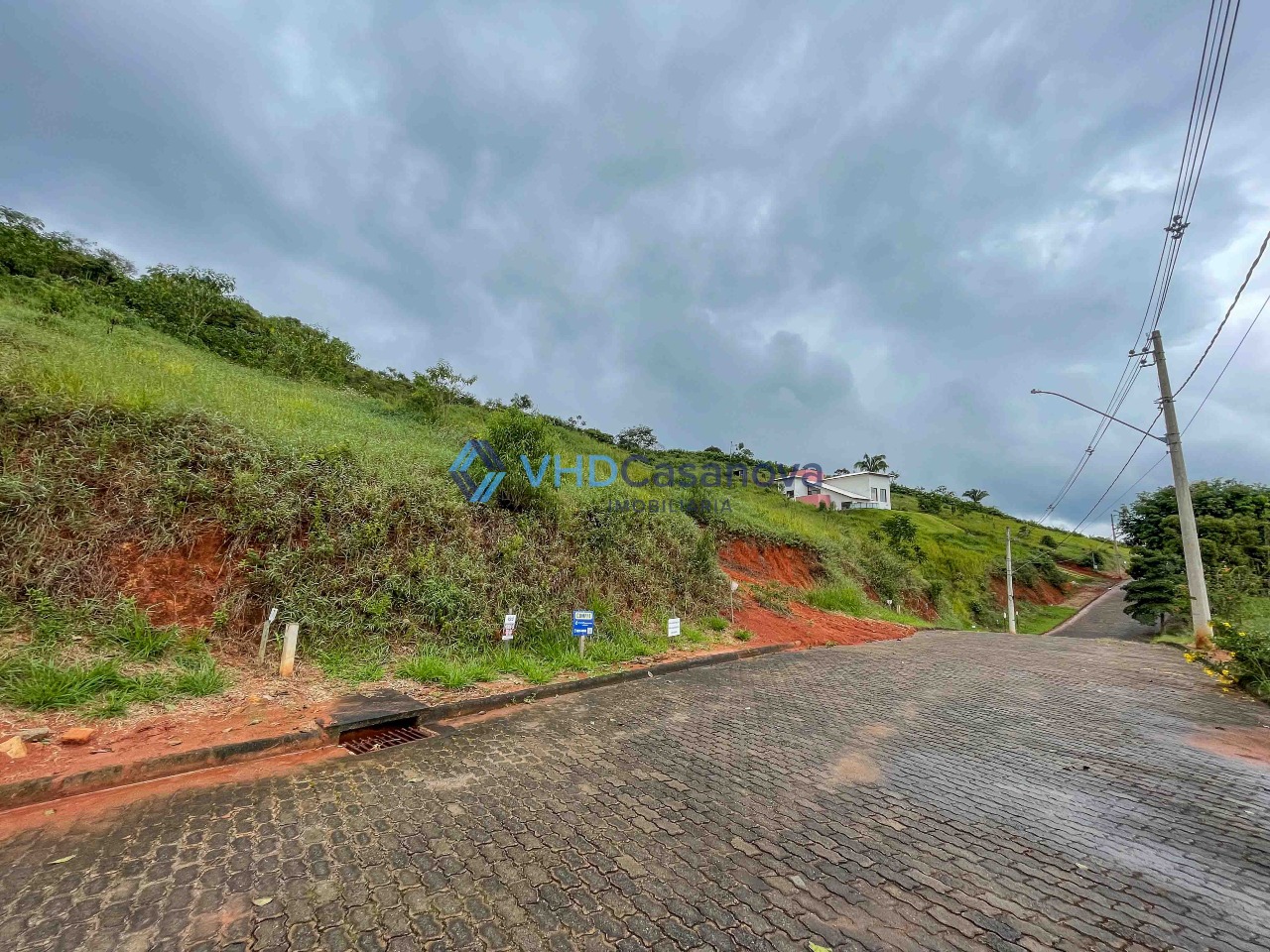 Lote à venda no Paula: VISTA DA FRENTE DO LOTE NA RUA