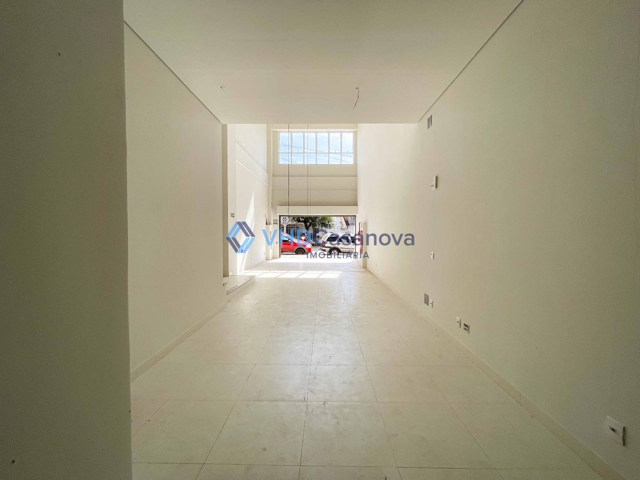 Loja à venda no Santo Antônio:  1ºPISO: VISTA INTERIOR DA LOJA 