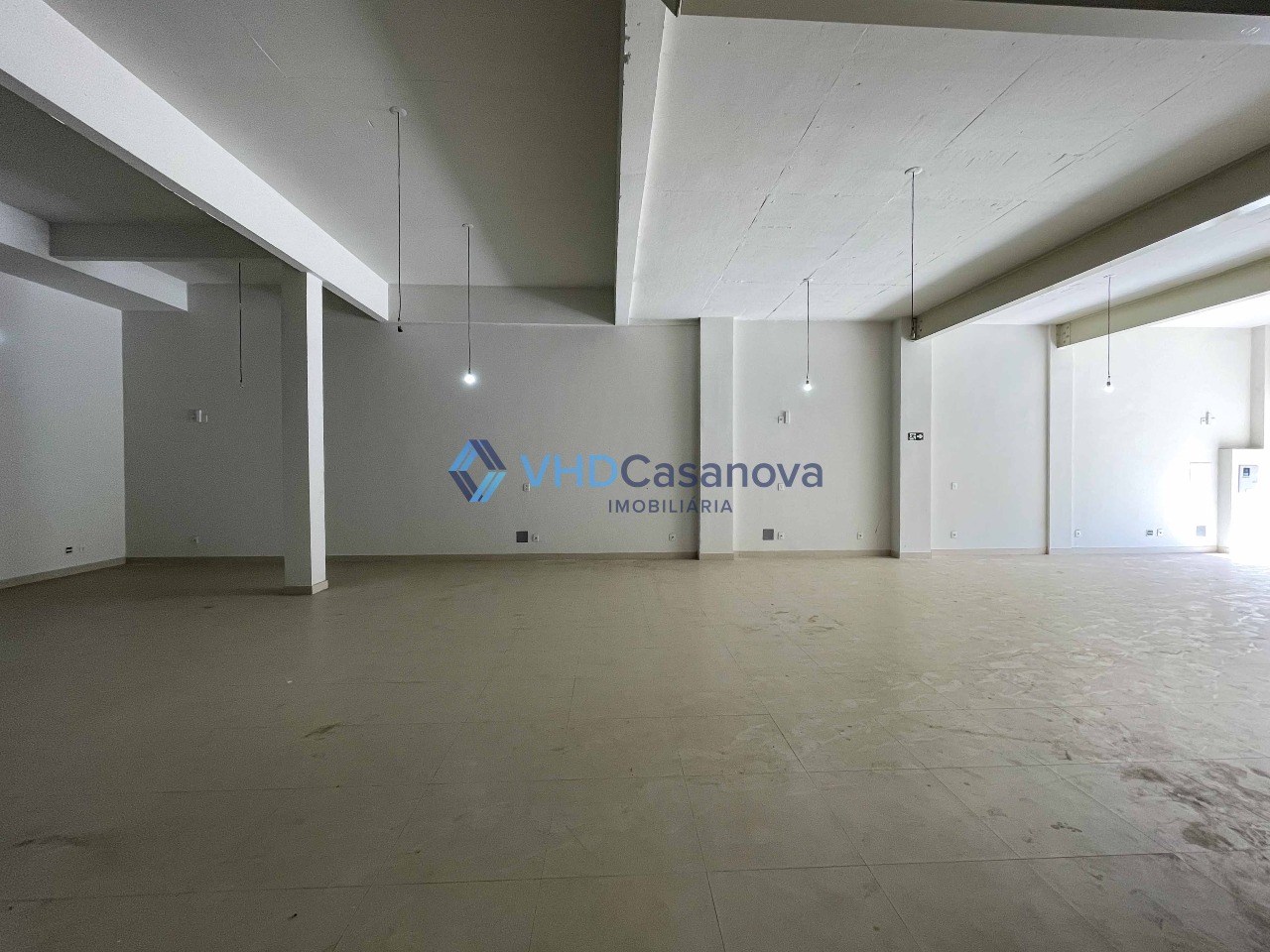 Loja à venda no Santo Antônio: LATERAL ENTRADA DA LOJA:1ºPISO