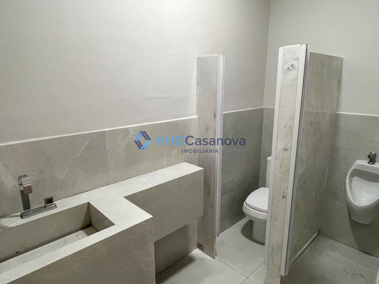 Sala para aluguel no Centro: Banheiro Masculino p/ Clientes