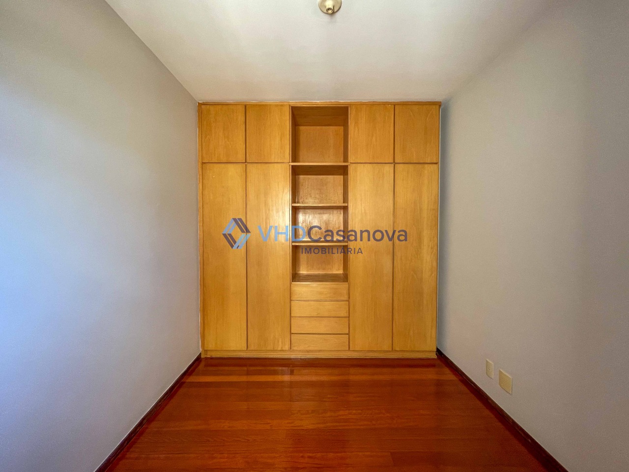 Apartamento à venda no Centro: COMPRIMENTO QUARTO 01