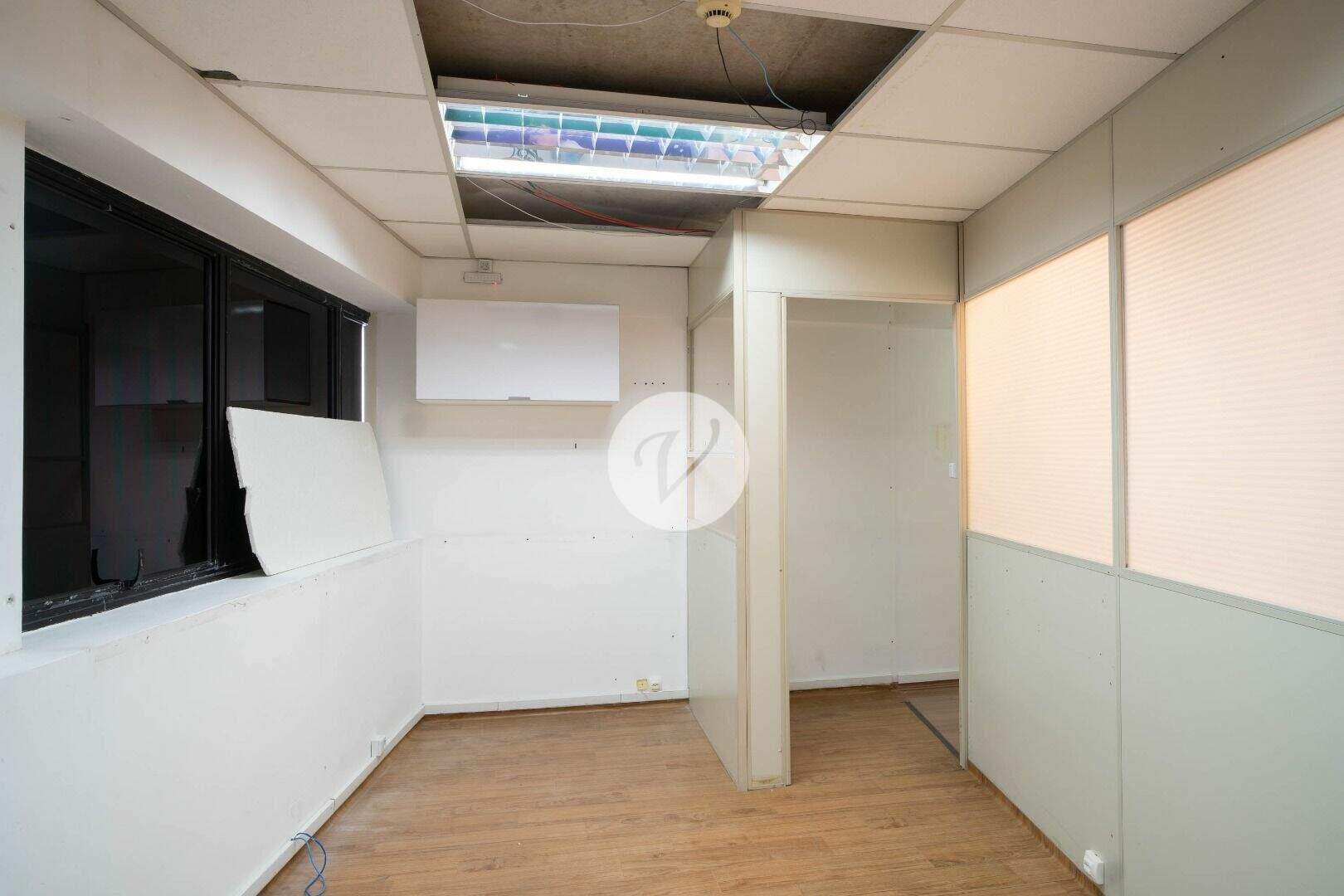 Sala à venda no Centro: 