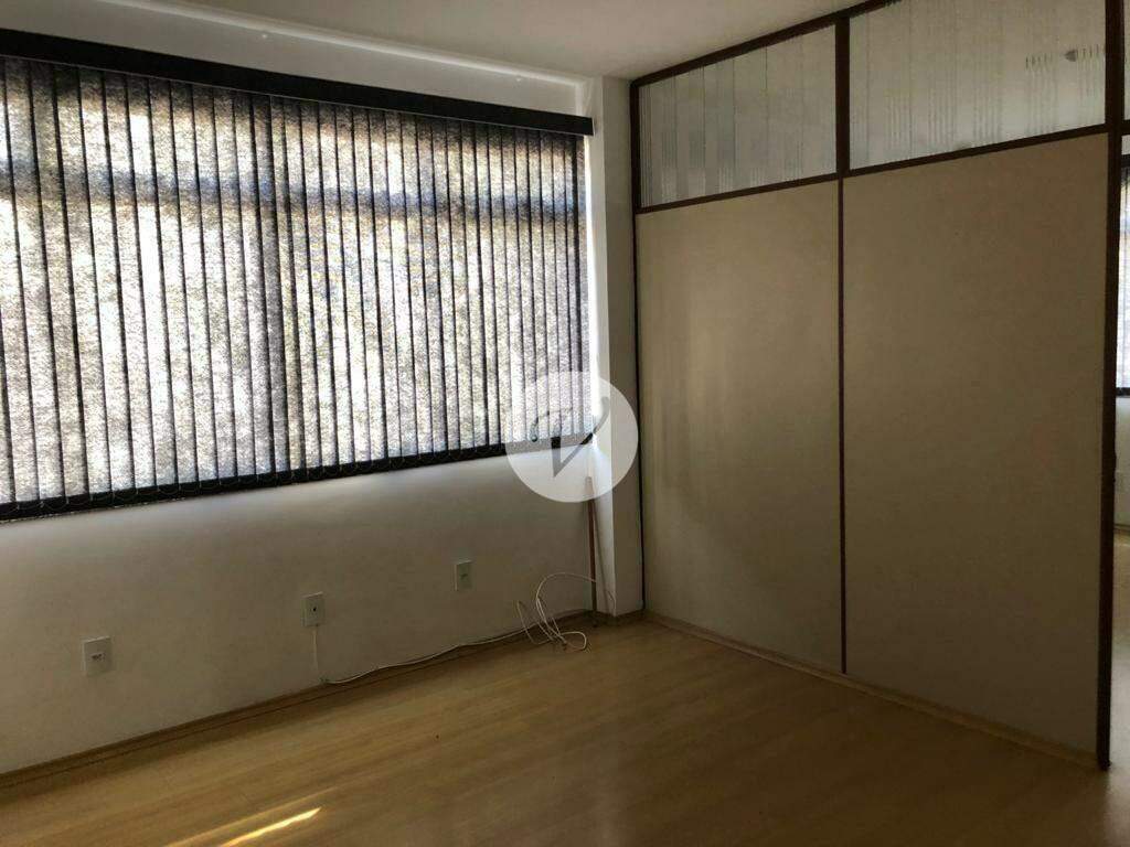 Sala à venda no Centro: 