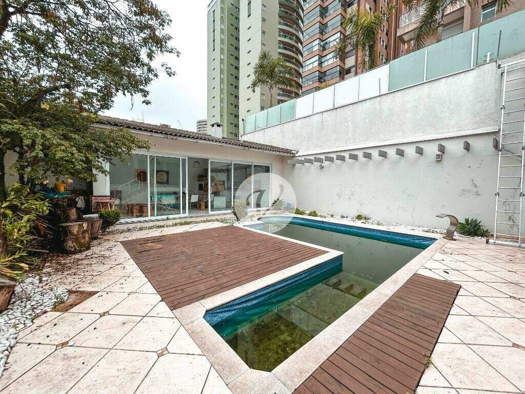 Sobrado à venda no Jardim: 