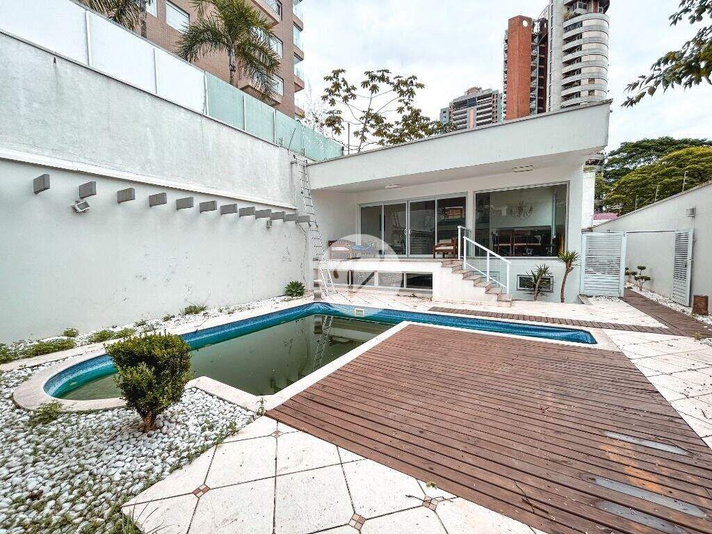 Sobrado à venda no Jardim: 