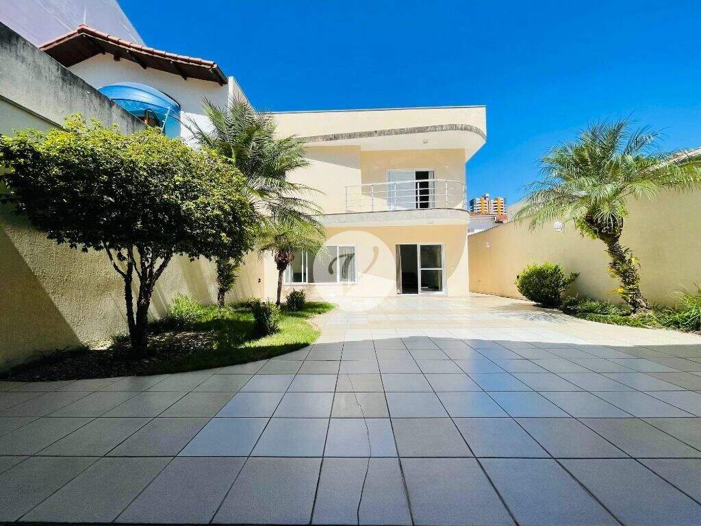 Sobrado à venda no Jardim: 