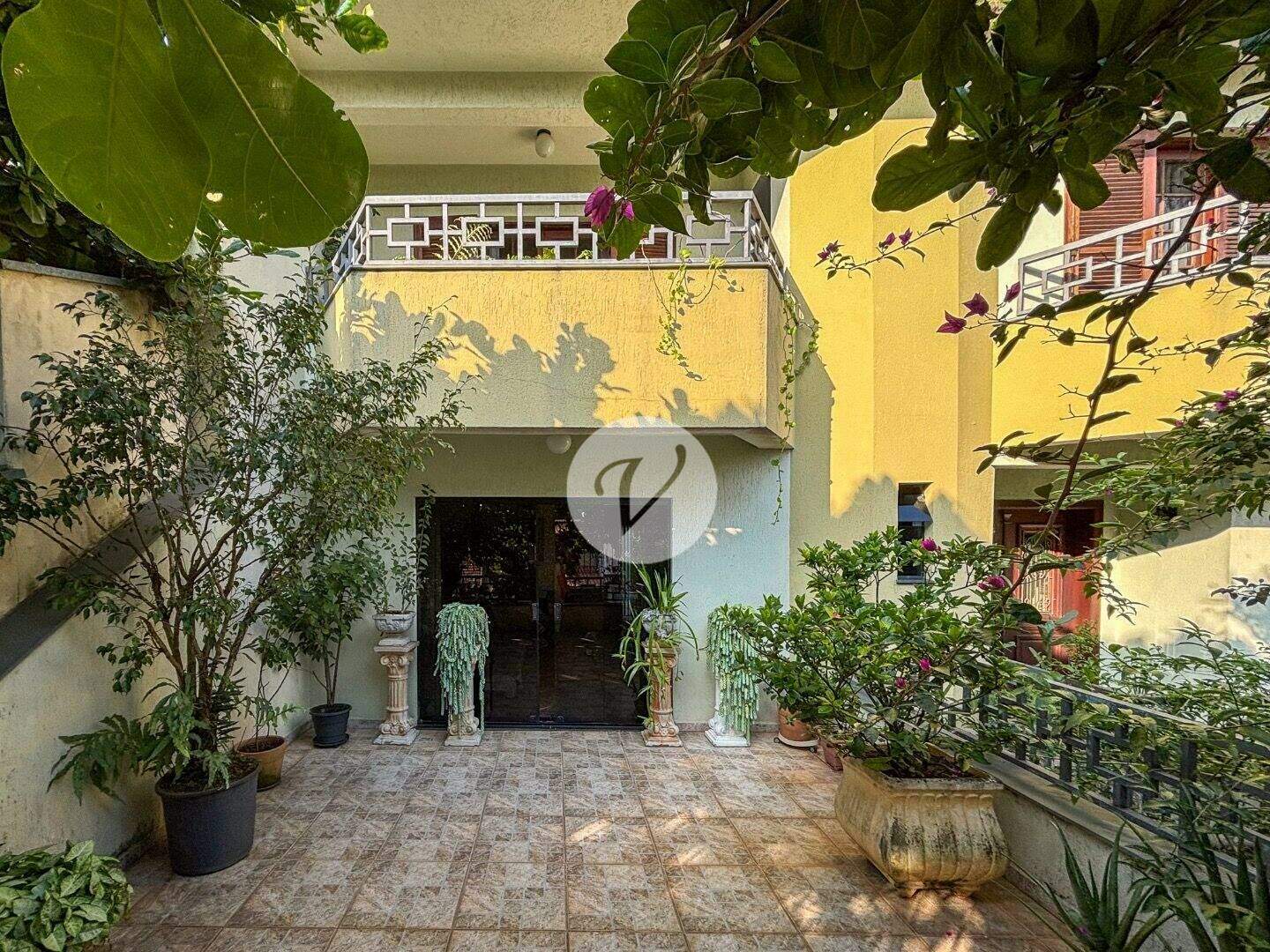 Sobrado à venda no Jardim: 