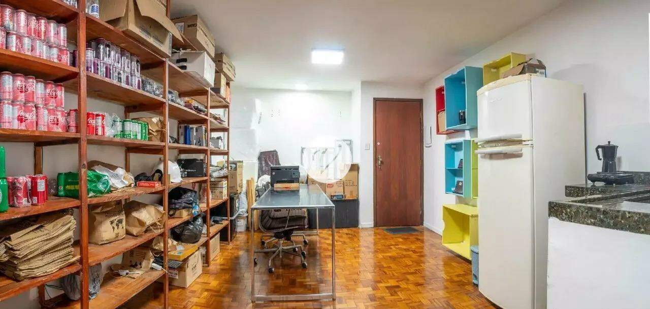 Sala à venda no Centro: 