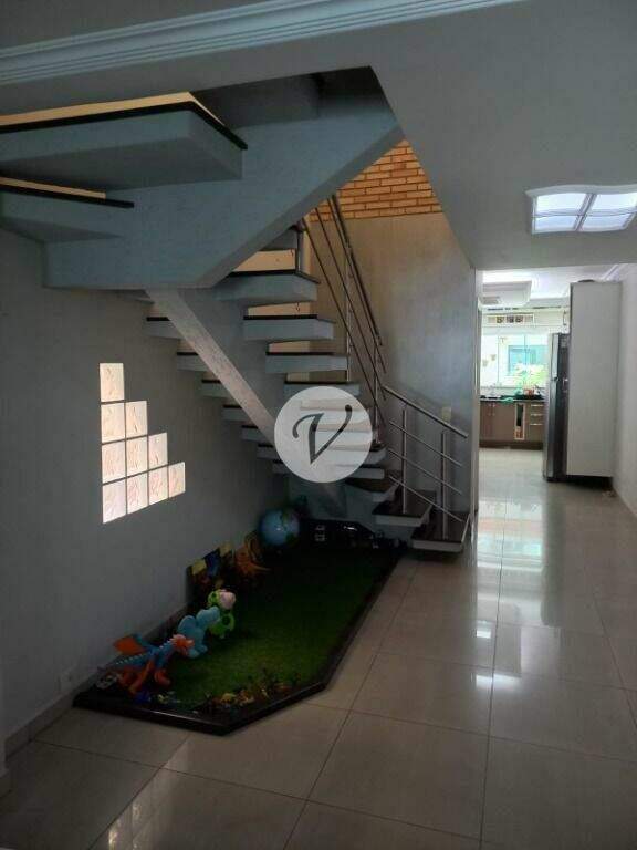 Sobrado à venda no Parque Jaçatuba: Sala