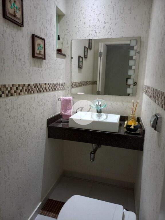 Sobrado à venda no Parque Jaçatuba: Lavabo