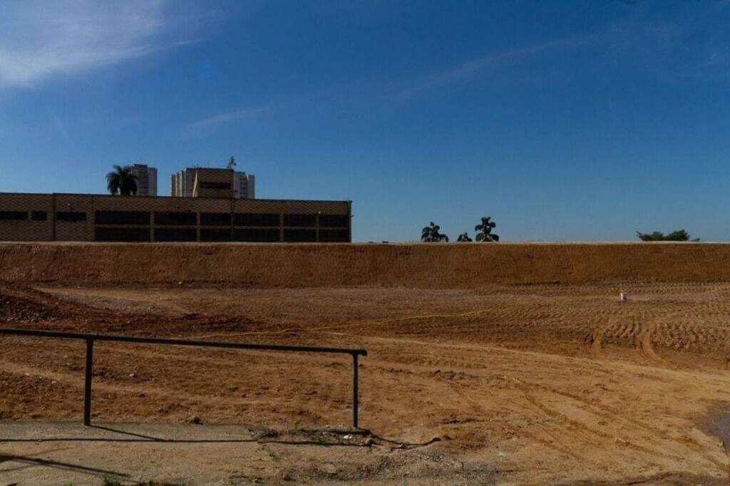 Terreno para aluguel no Dos Casa: 