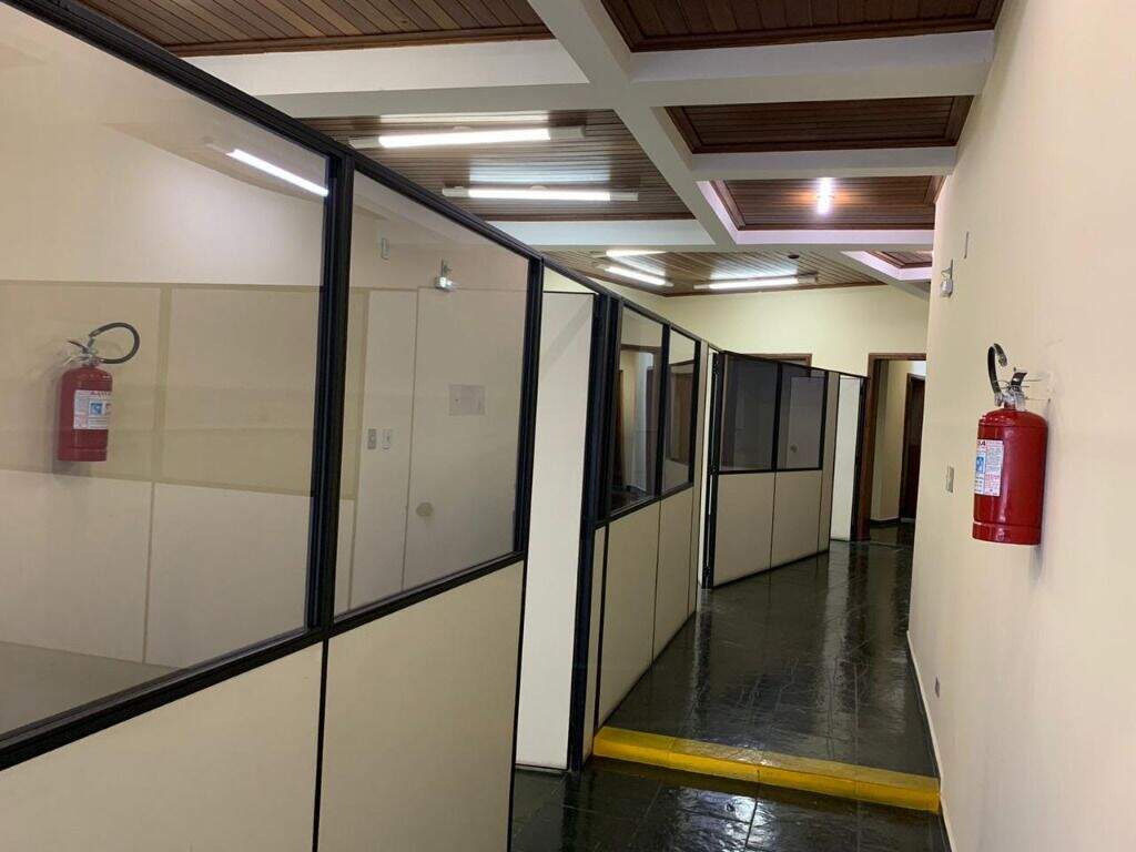 Prédio para aluguel no Centro: 