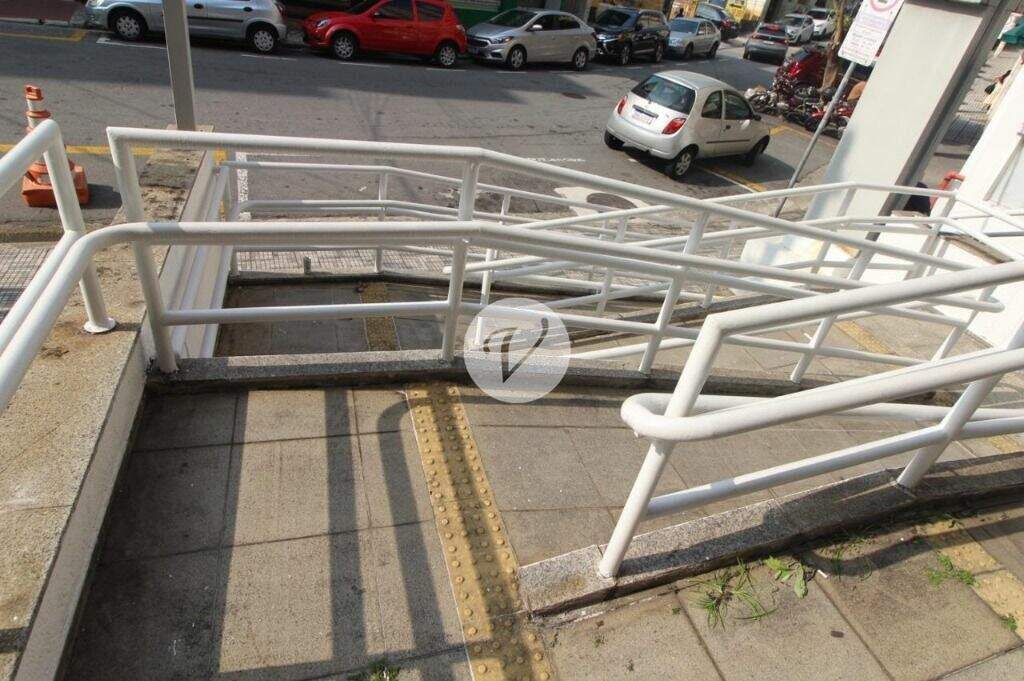 Prédio para aluguel no Centro: 