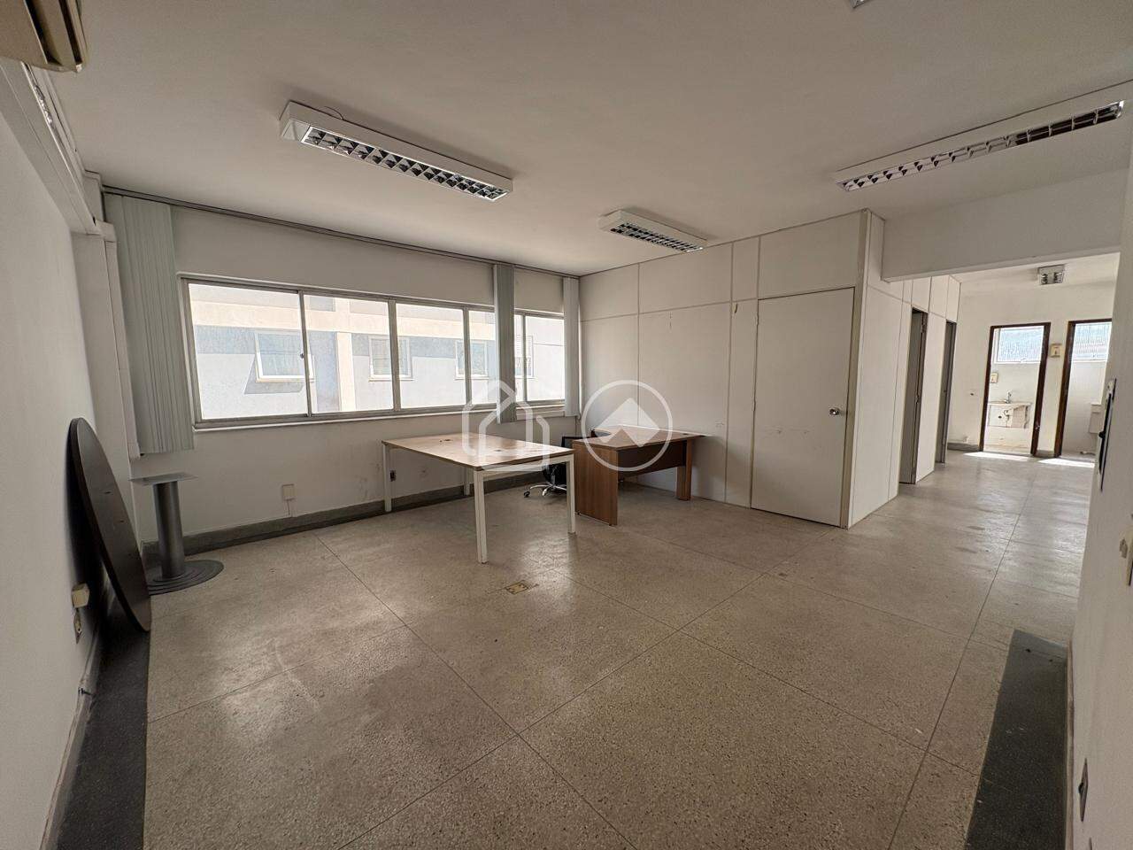 Sala para aluguel no Lourdes: 