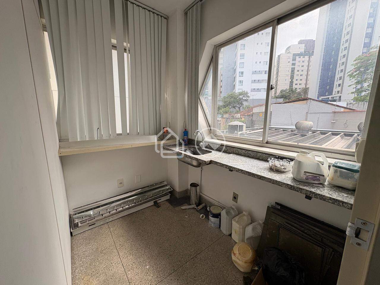 Sala para aluguel no Lourdes: 