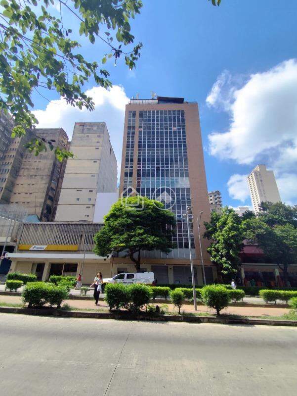 Andar corrido à venda no Centro: 