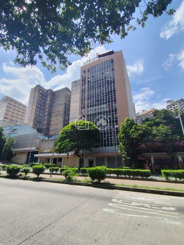 Andar corrido à venda no Centro: 
