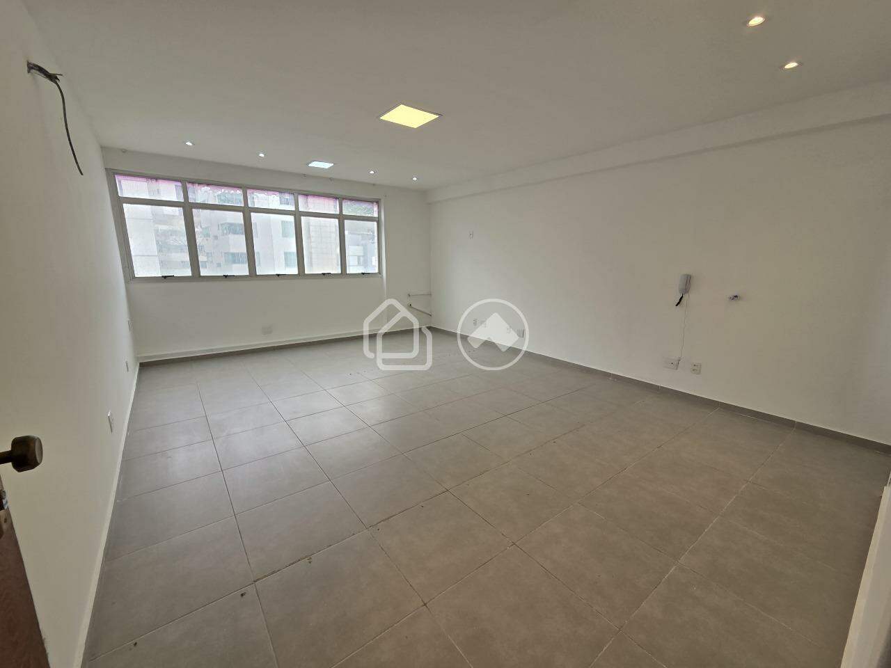 Sala para aluguel no Buritis: 