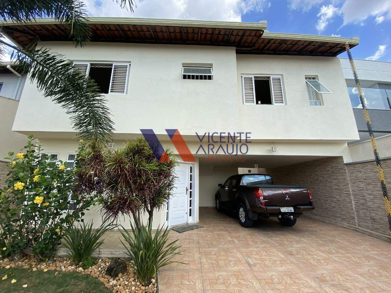 Casa à venda no bairro Ingá Alto: Área externa frente