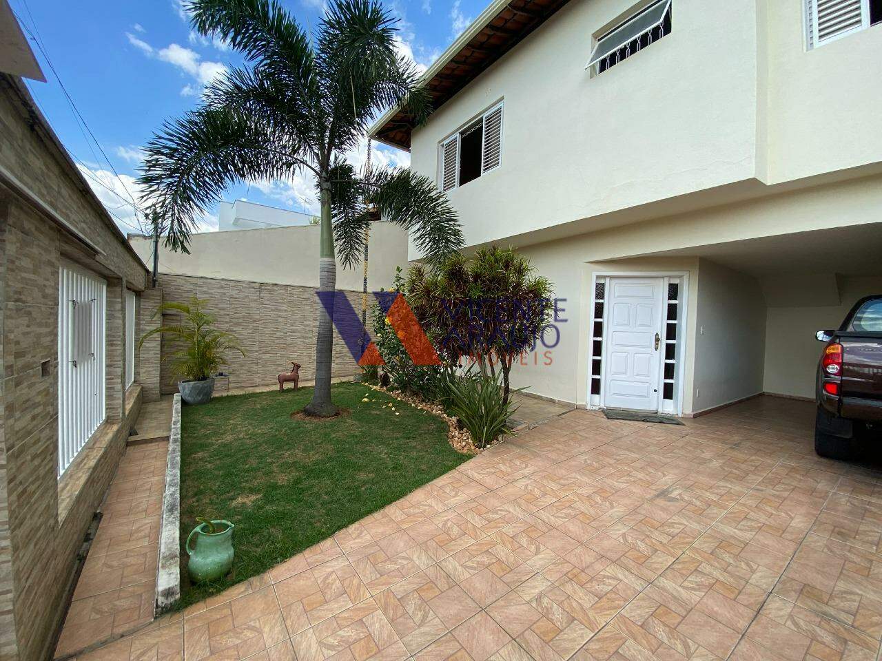 Casa à venda no bairro Ingá Alto: Área externa frente
