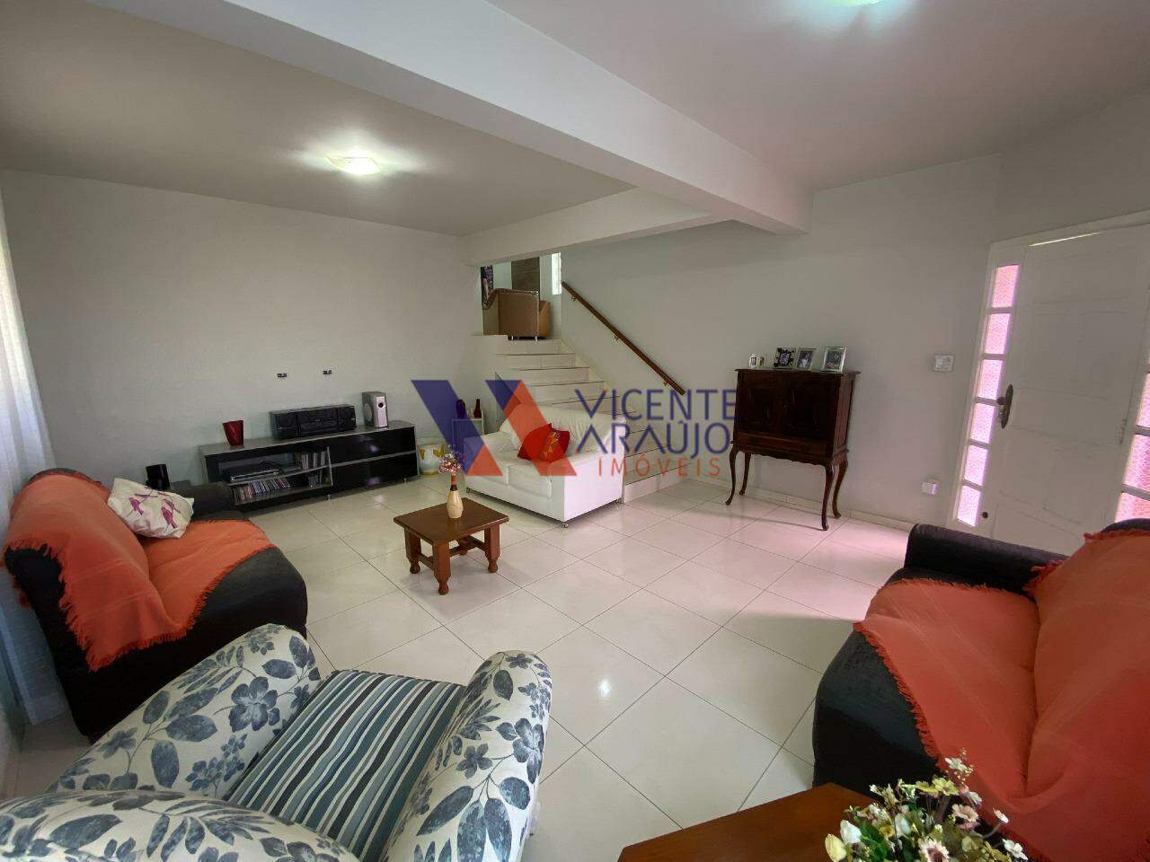 Casa à venda no bairro Ingá Alto: Sala de estar