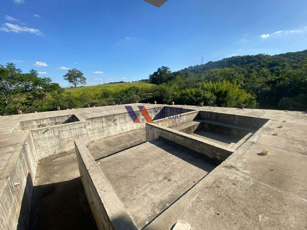 Casa em condomínio à venda no bairro Residencial Montserrat: 