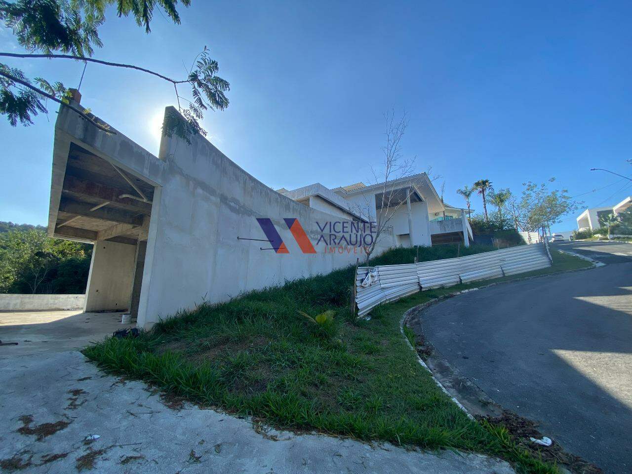 Casa em condomínio à venda no bairro Residencial Montserrat: 