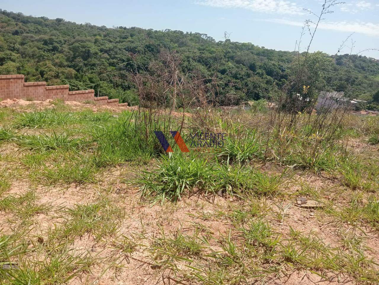 Lote à venda no bairro Jardins do Vale: 