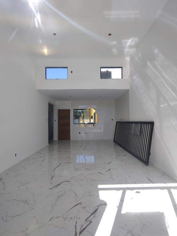 Casa à venda com 3 quartos, 100m² - Foto 5