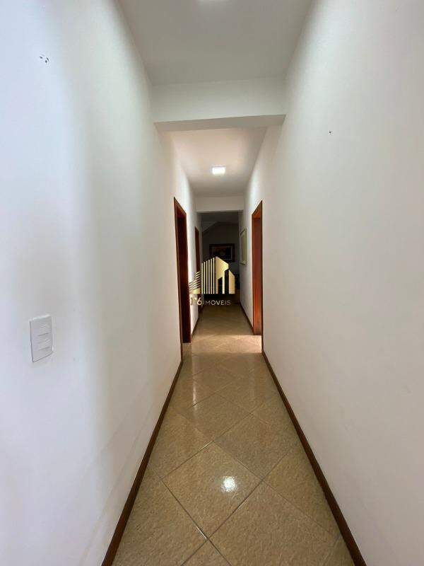 Casa à venda com 4 quartos, 200m² - Foto 11