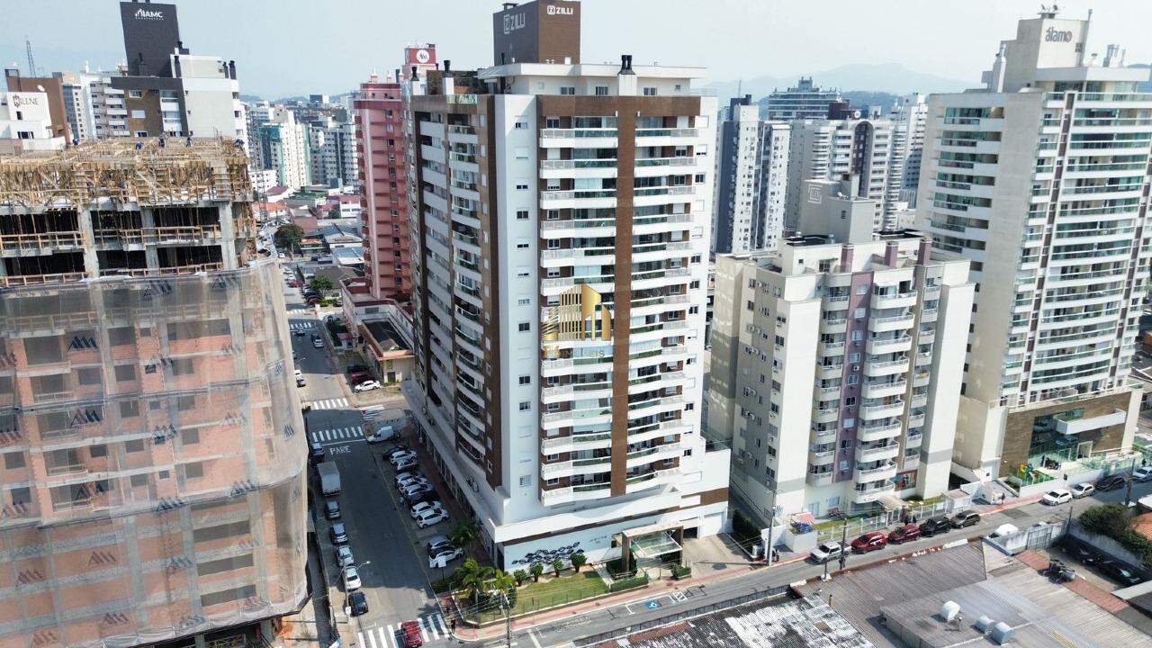 Apartamento à venda com 2 quartos, 82m² - Foto 2