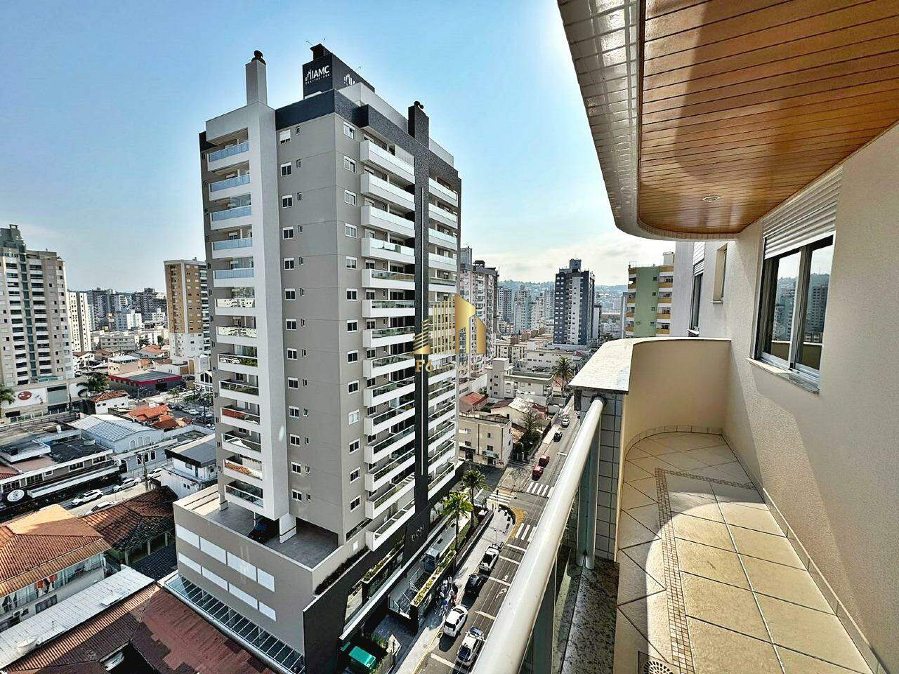 Apartamento à venda com 3 quartos, 131m² - Foto 9