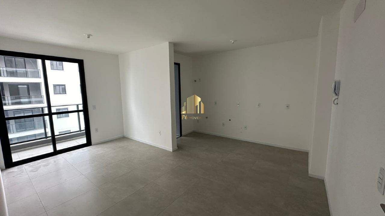 Apartamento à venda com 2 quartos, 64m² - Foto 4