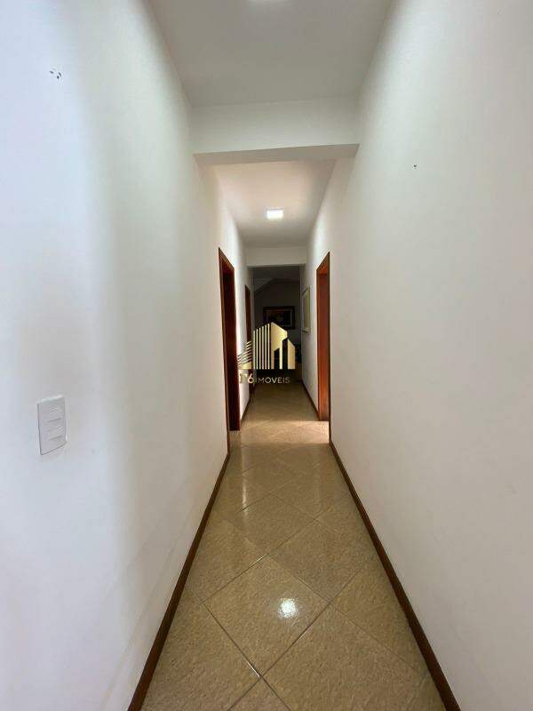 Casa para alugar com 4 quartos, 200m² - Foto 11