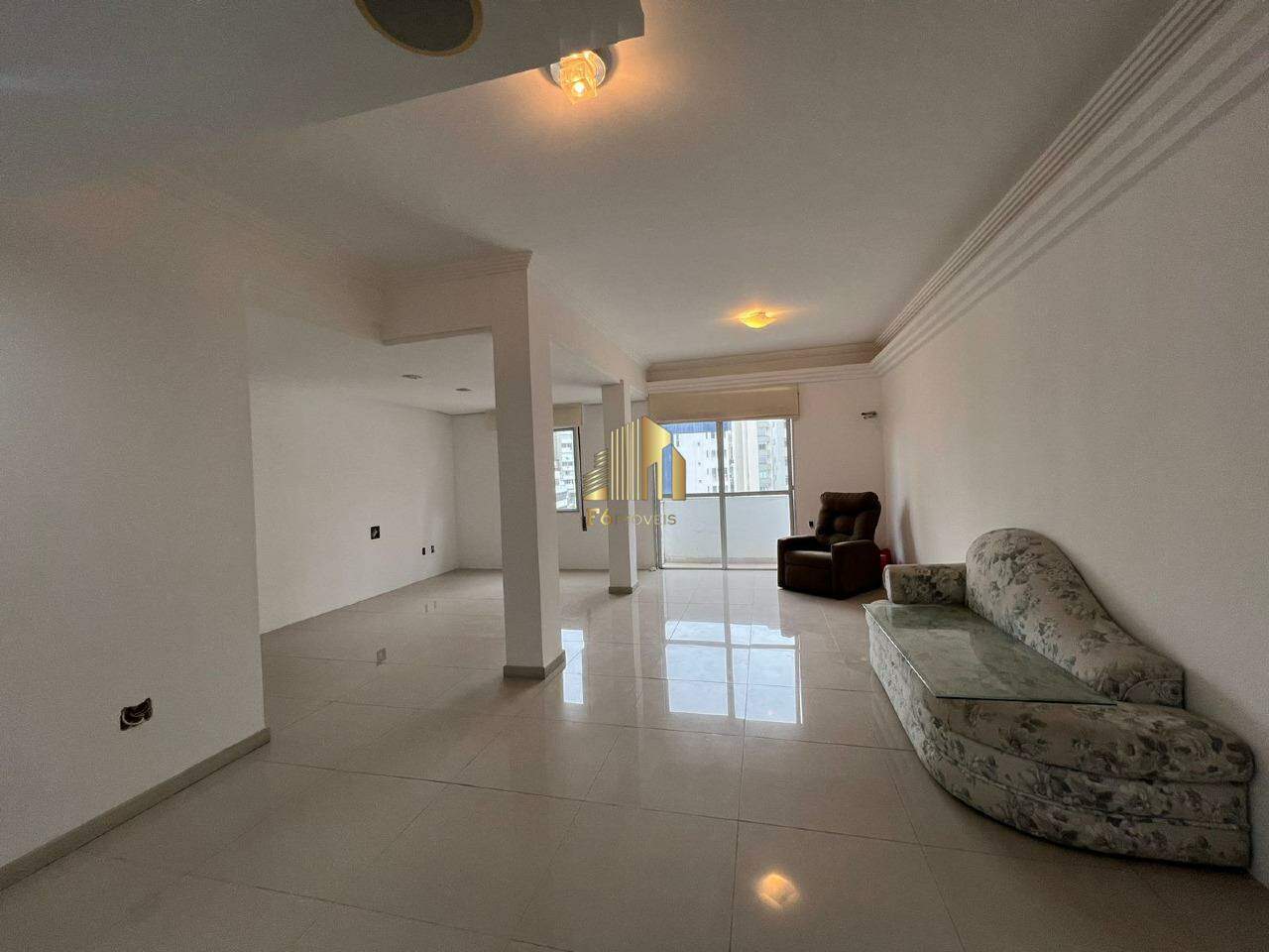 Apartamento à venda com 3 quartos, 106m² - Foto 11